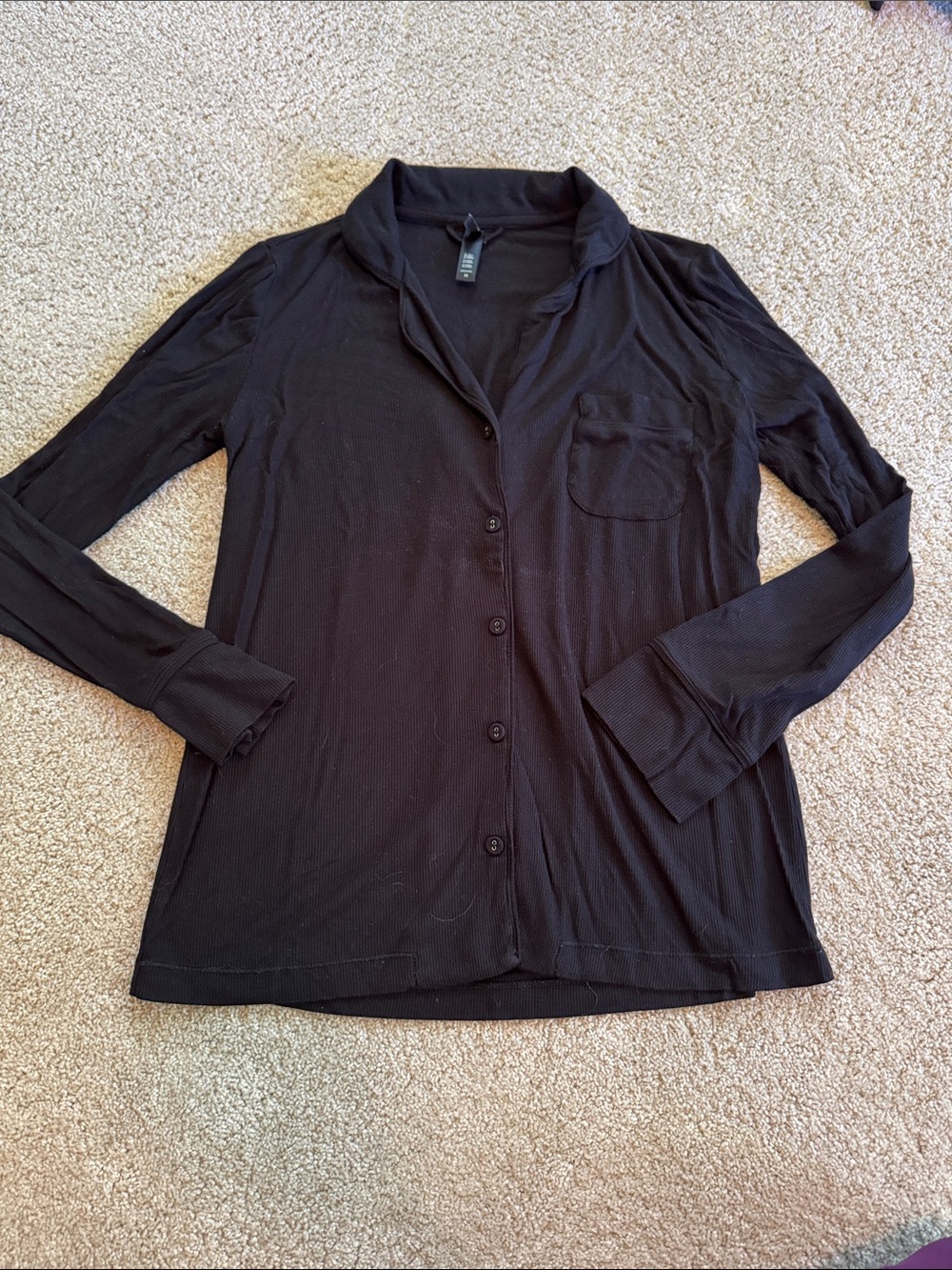 SKIMS Black Ribbed Button Down PJ Top Xs